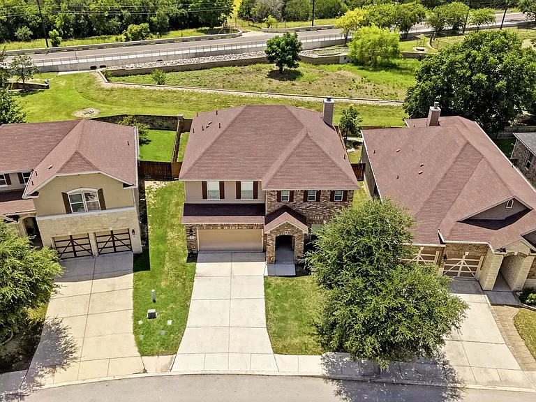 7910 Emmeline Dr — Photo 29