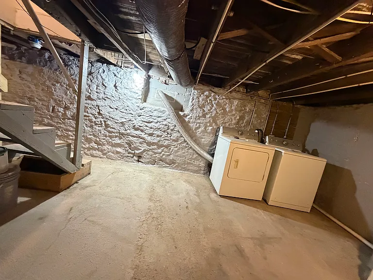 813 Wilson Ave — Photo 10