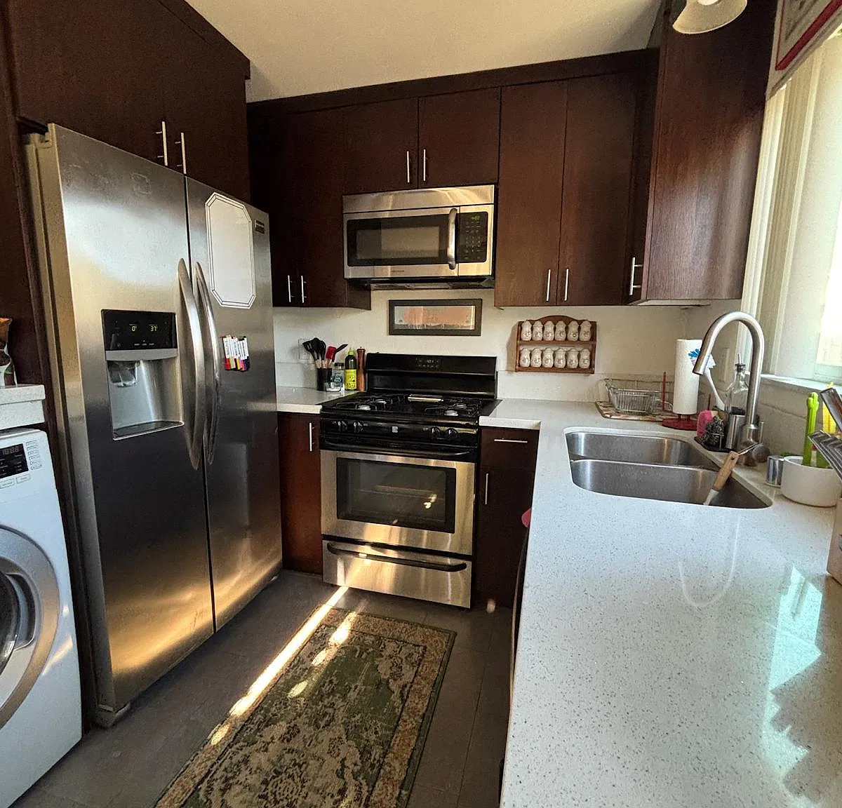 2 bed, 2.5 bath, 900 sqft, $3,599 — Photo 2