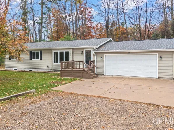 N3881 Bass Lake Rd, Iron Mountain, MI 49801