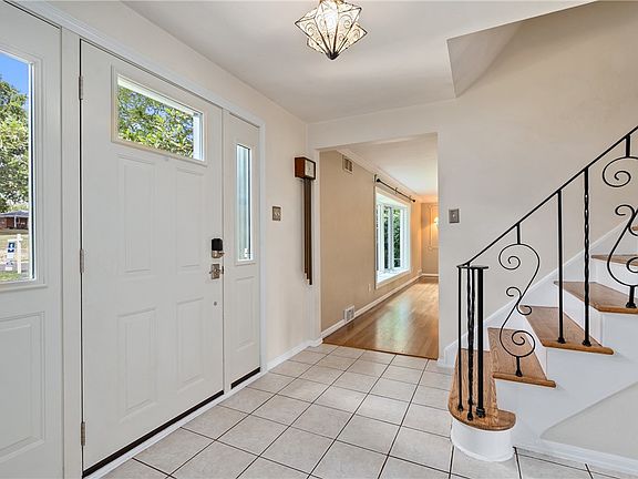 3rd image of 2355 Berkshire Dr