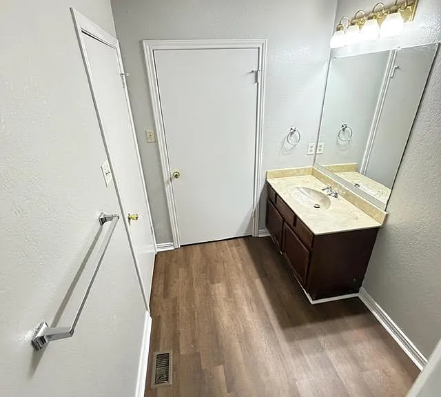 708 Champion Ct — Photo 12