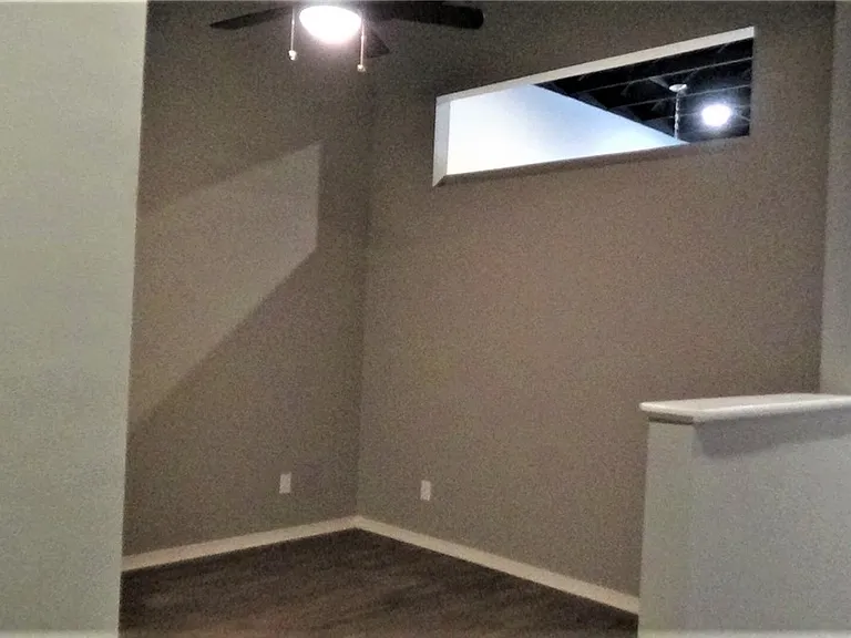 212 N Bryan Ave #202 — Photo 5
