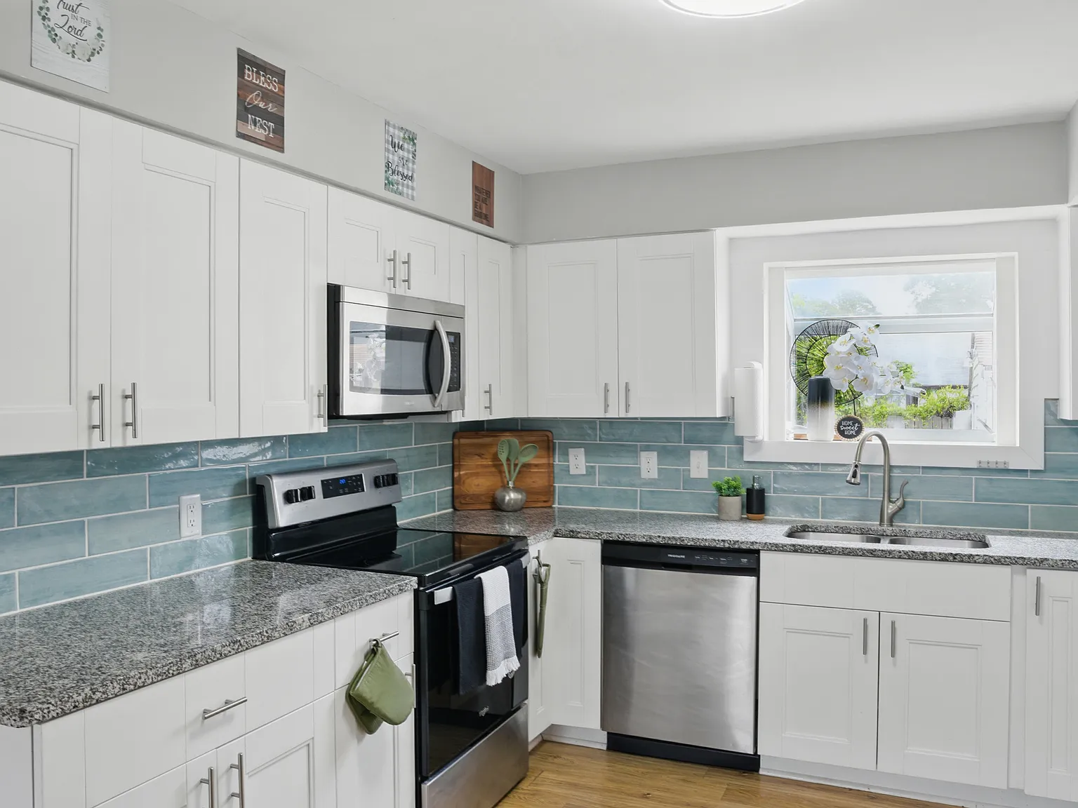 4 bed, 1378 sqft, $2,450 — Photo 4