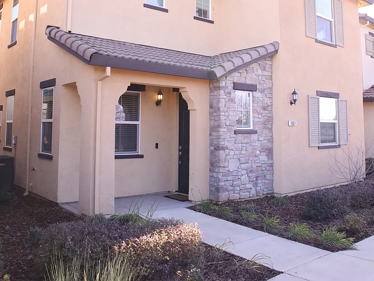 10821 Portico Cir — Photo 1