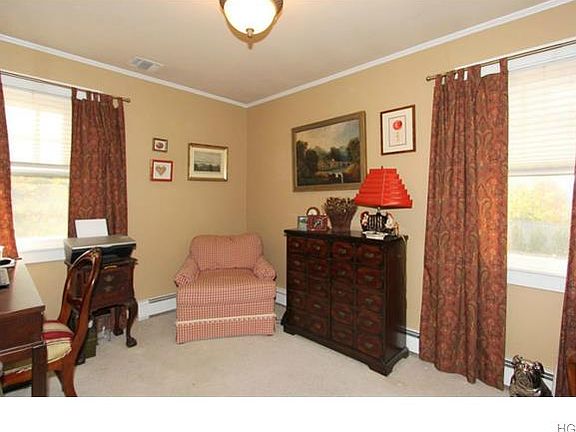 4th image of 33 Crest Dr