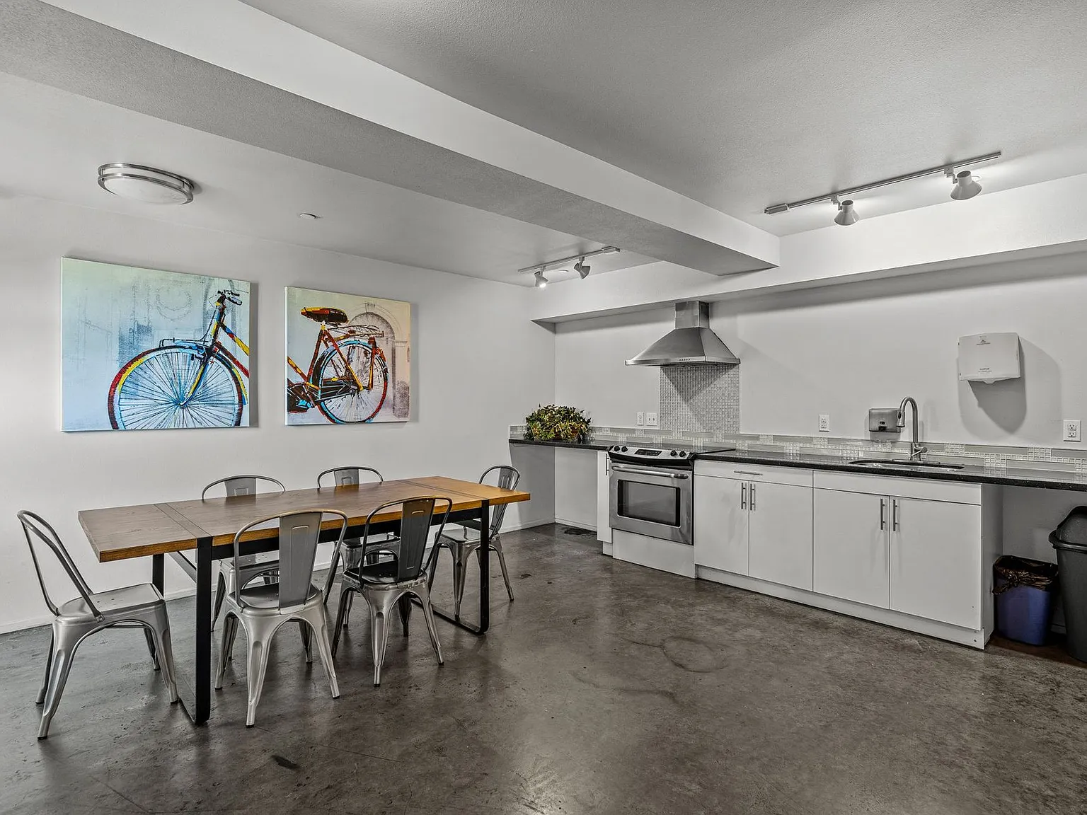 Horizon Greenwood Apartments — Photo 3