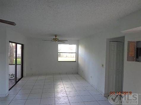 4th image of 20250 NE 3rd Ct APT 7