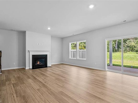 3rd image of 4321 Honeysuckle Vine Dr