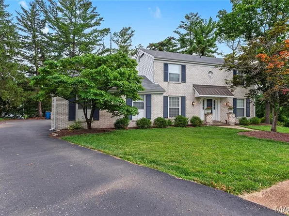 954 Chartrand Dr, Ballwin, MO 63011