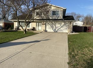 910 N Sumac Ln, Mount Prospect, IL 60056