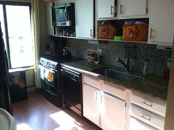 3rd image of 103 Honeysuckle Dr