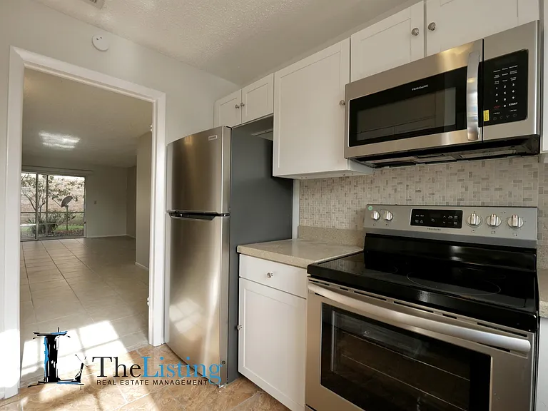 408 Banyon Tree Cir #100 — Photo 8