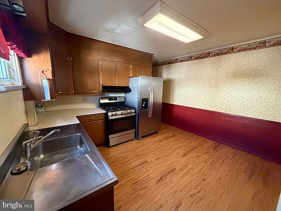 5th image of 1548 Moss St