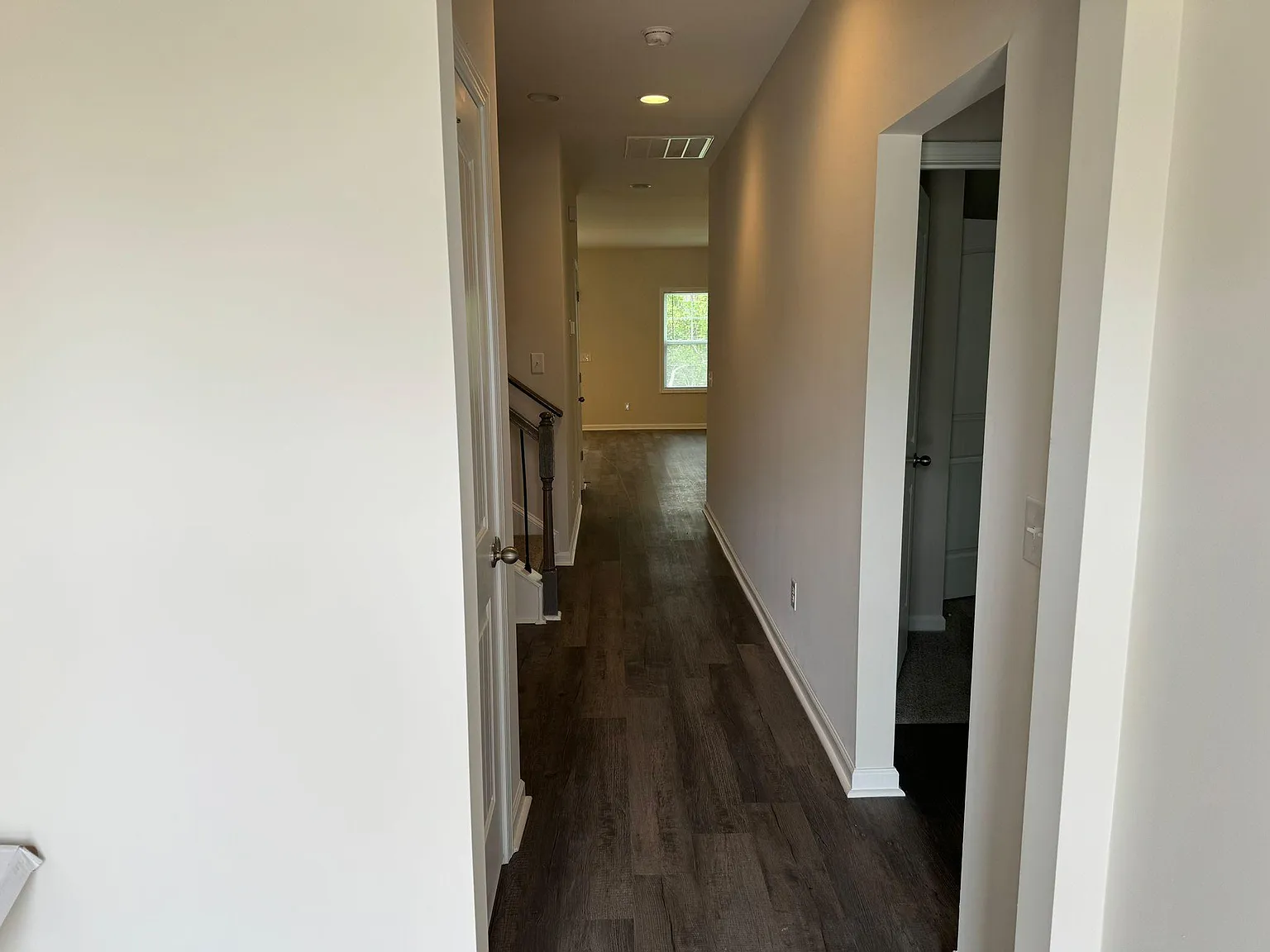4 bed, 1956 sqft, $2,600 — Photo 2