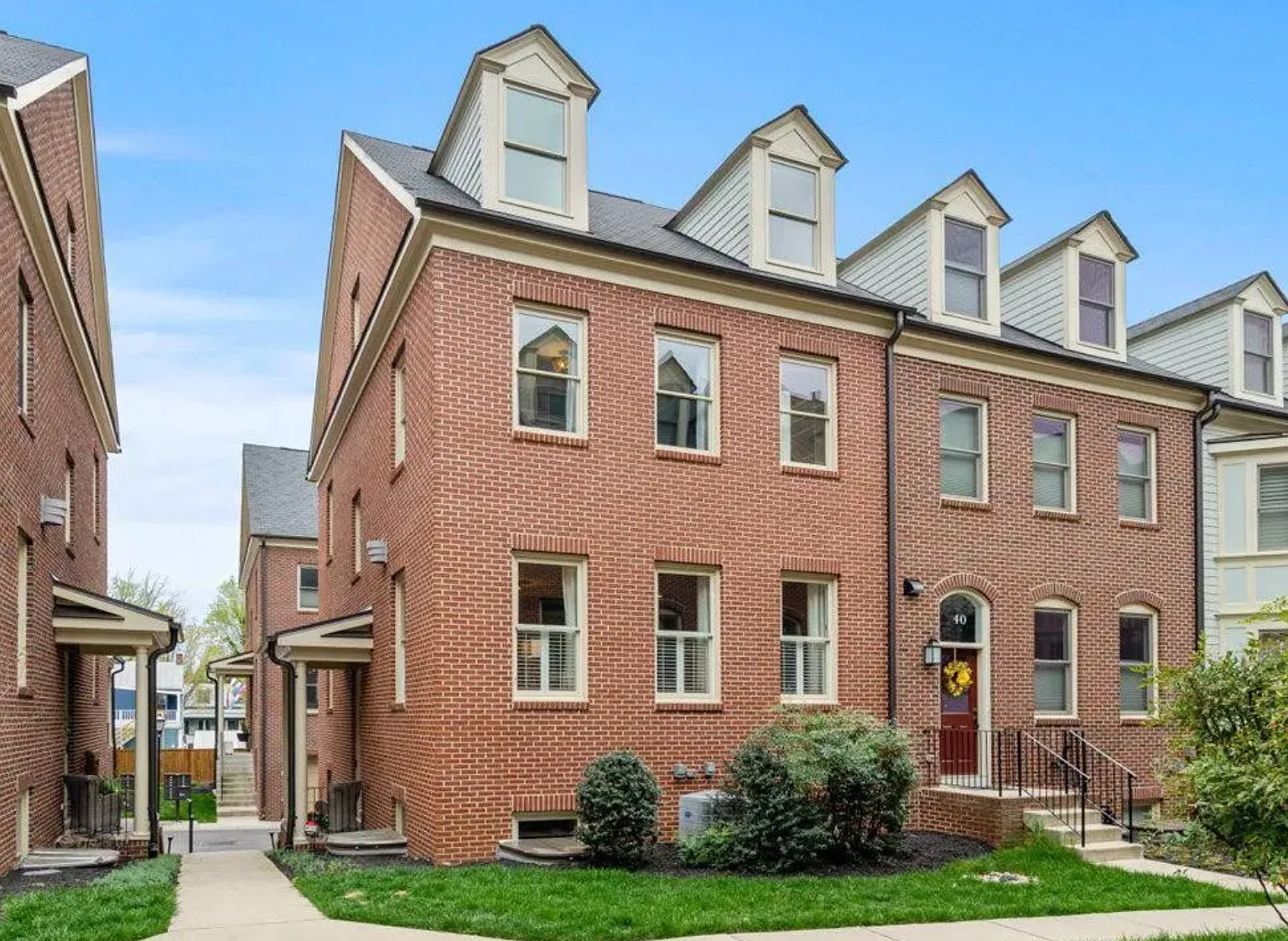 42 Maxwell Square - 1 — Photo 2