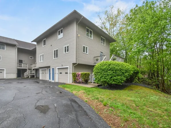 125 Chapin Rd APT 3F, Hudson, MA 01749