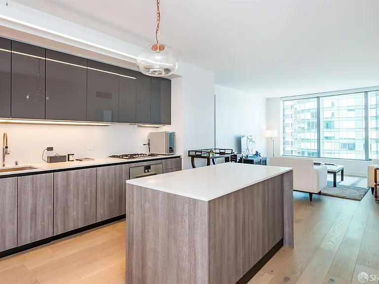 338 Main St #20B — Photo 2