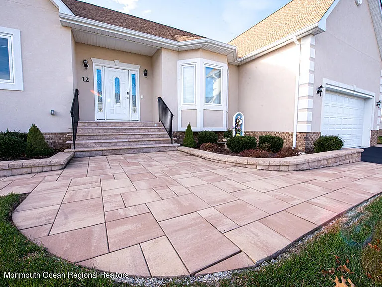 12 Cindy Ct — Photo 4