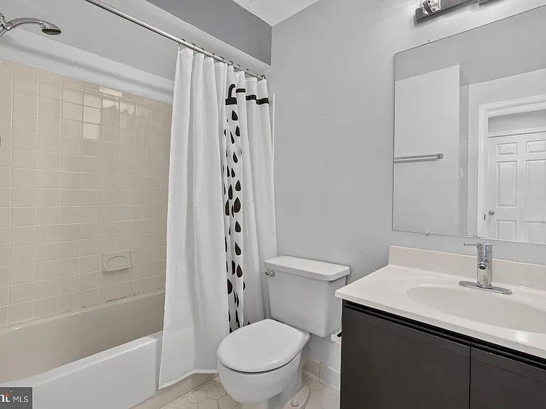 5402 Ashcomb Ct — Photo 38