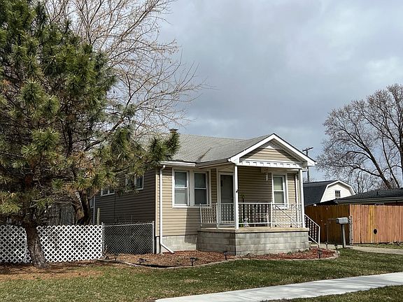 3rd image of 1512 E Jarvis Ave
