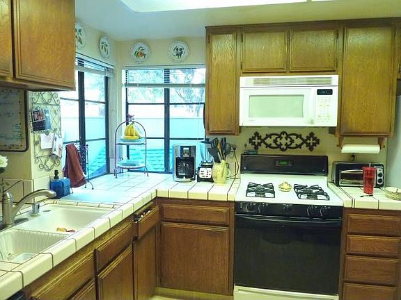 Light and Bright Kitchen