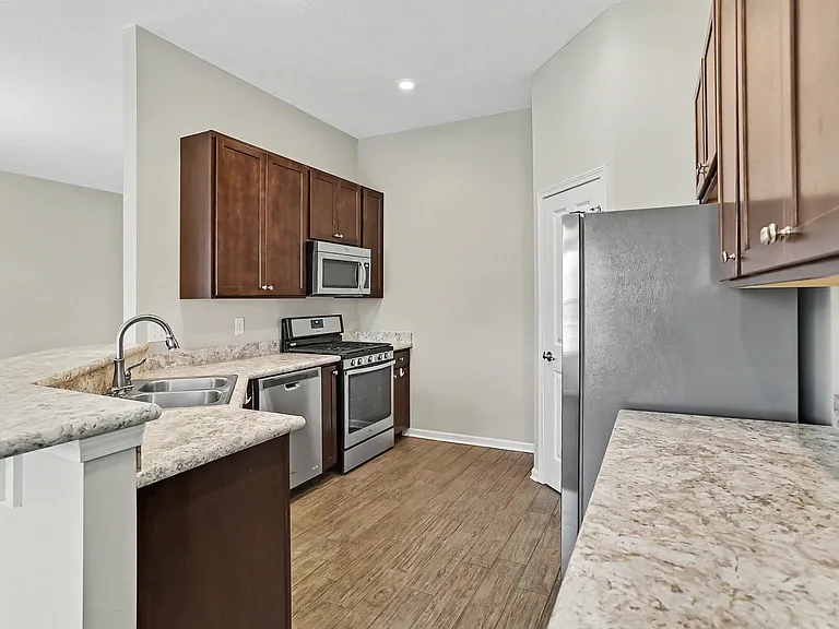 800 Redwood Ln — Photo 21