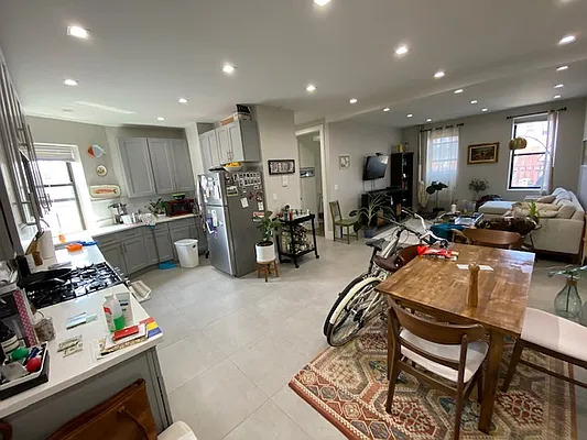 Rented by Mdays Realty | media 8