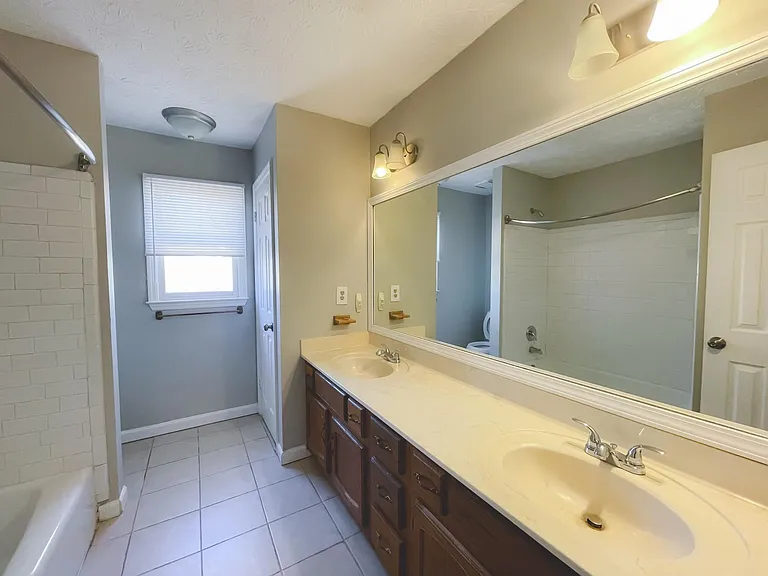 2021 Hunters Cove Dr — Photo 10