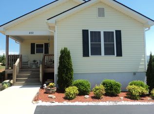 222 Wild Rose Dr, Hendersonville, NC 28792