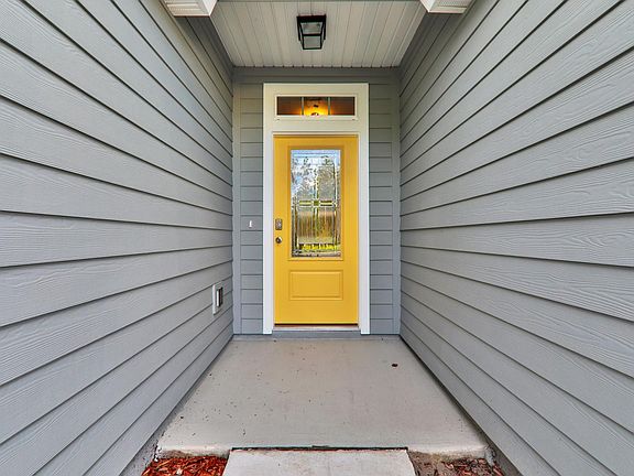 3rd image of 589 Glasgow Dr