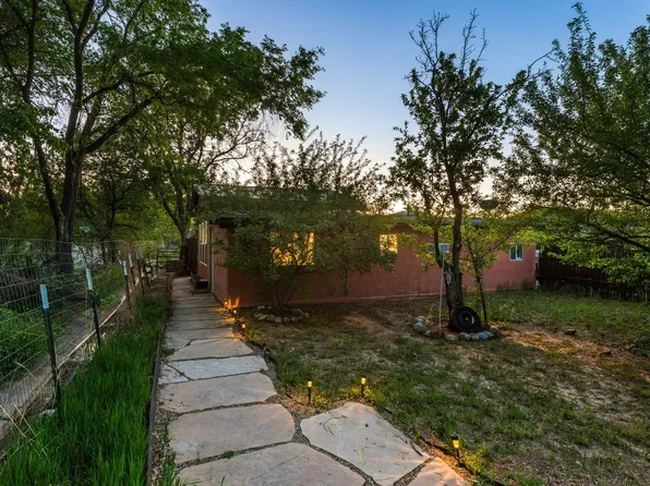 1002-B New Mexico #76, Santa Cruz, NM 87567