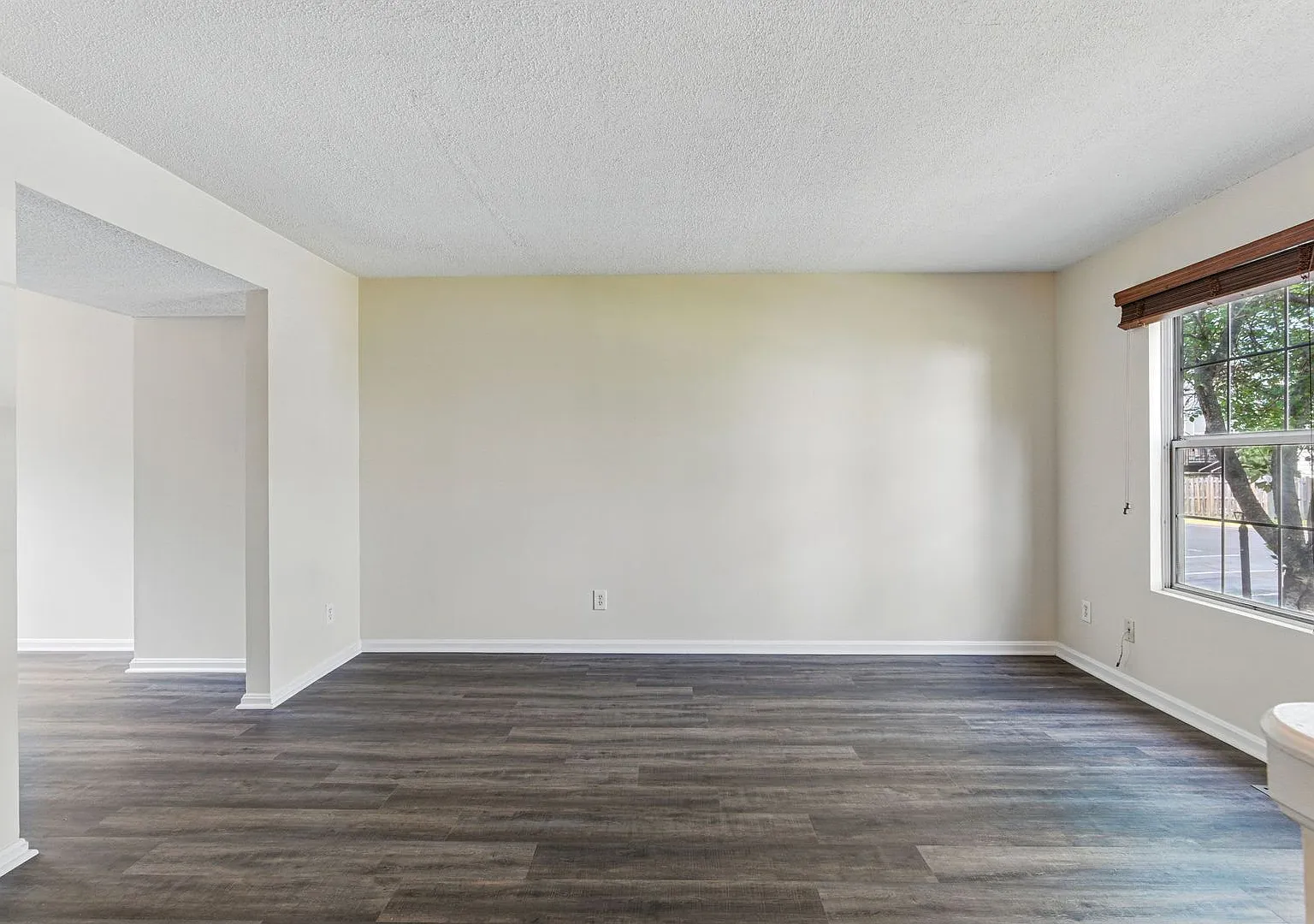 Charming 4-Bedroom Townhouse in Sought-After Highpointe Community! — Photo 2