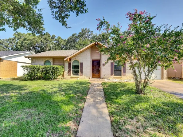 1061 Kingston Dr, Lewisville, TX 75067