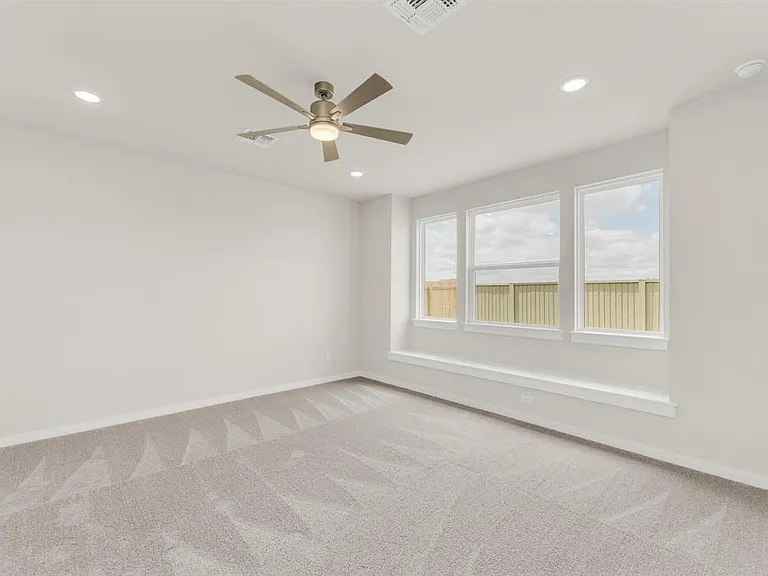 324 Amista Dr — Photo 14