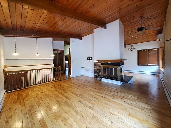 4th image of 604 Stanford Rd