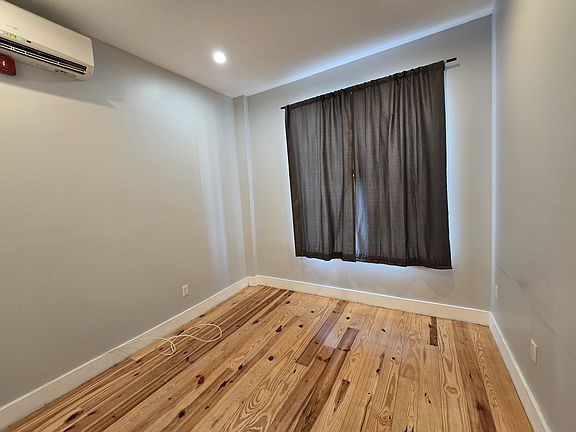 5th image of 570 Evergreen Ave #1A