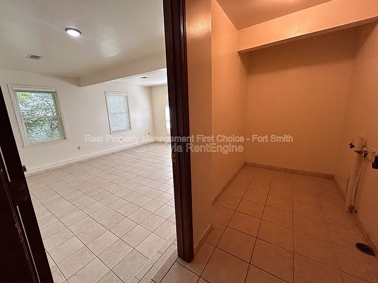 1306 S 41st St — Photo 14