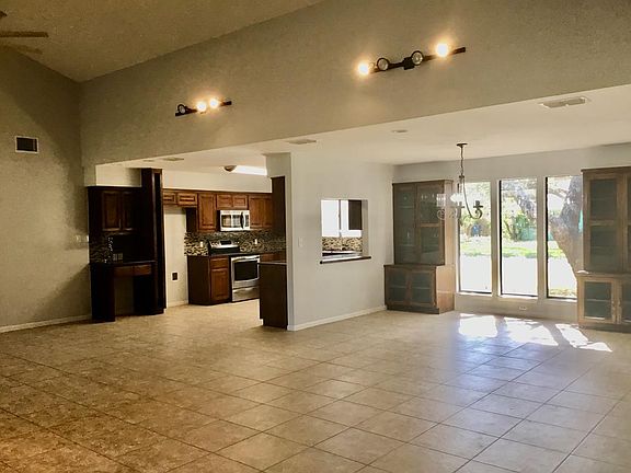 5th image of 110 Peachtree Dr