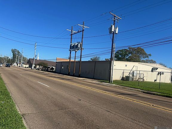 4th image of 3761 North St