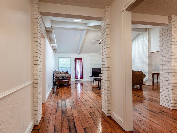 3rd image of 2312 Teakwood Ln