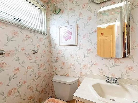 3rd image of 16 Albergo Ct APT A
