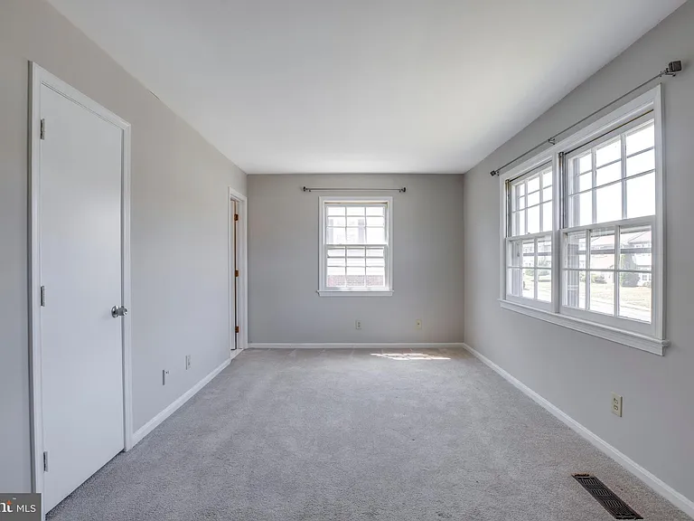 322 Clay St — Photo 28
