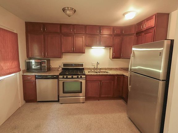 5th image of 903 W Woodlawn Ave