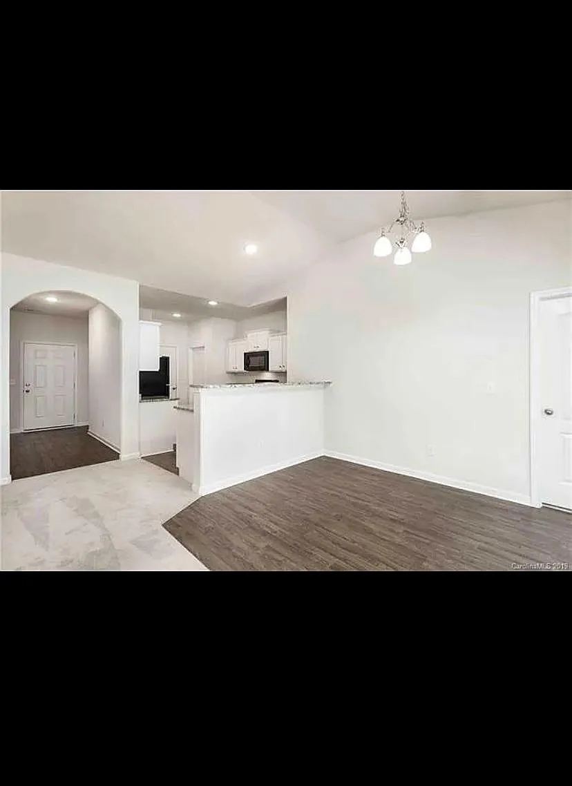 3 bed, 1400 sqft, $2,300 — Photo 3