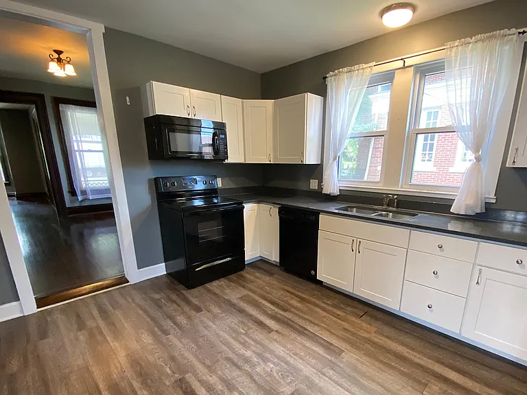 169 E State St — Photo 11