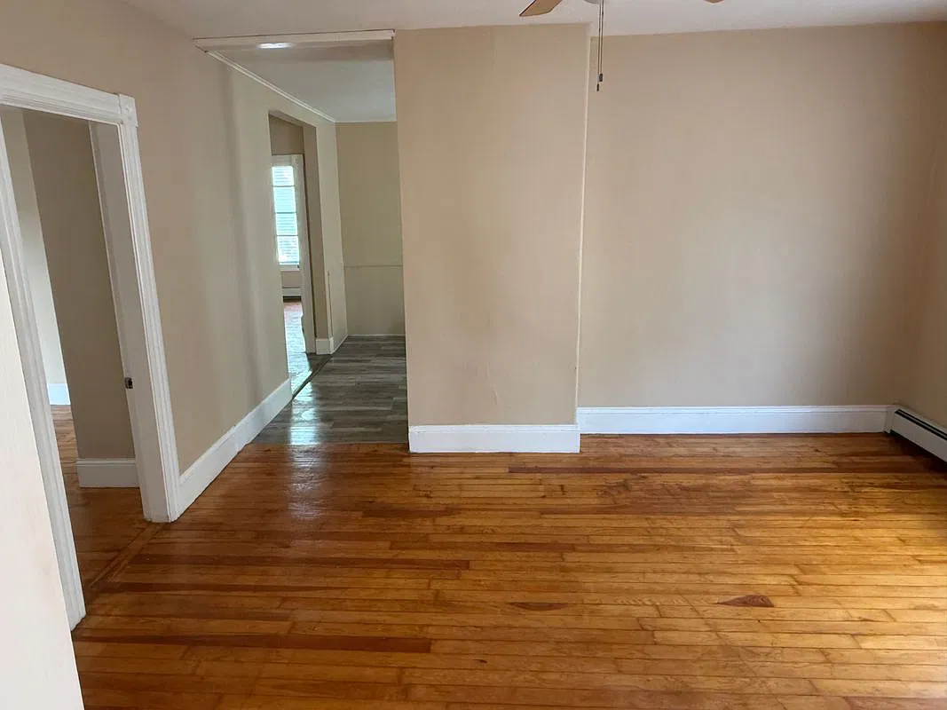 3 bed, 1.0 bath, 1408 sqft, $1,700 — Photo 2