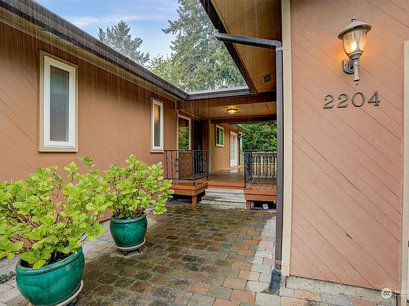 3rd image of 2204 SE 106th Avenue