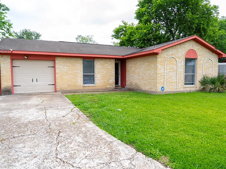 12803 Segrest Dr — Photo 2
