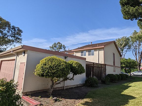 2nd image of 2242 Amberwood Ln